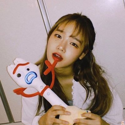 daily selca’s of #WekiMeki :) This months layout : #YOOJUNG #유정 💌