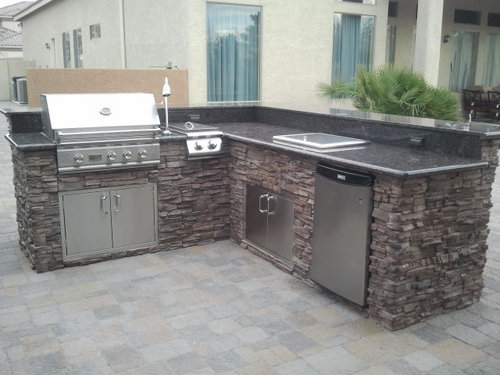 We design and build quality BBQ Islands / Outdoor Kitchens in the Maui Hawaii area. We also build and design Outdoor fireplaces.