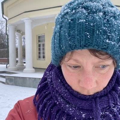 martinaphalen's profile picture. Vegan. Rastlös sjuksköterska inom palliativ vård som älskar sol, djur, utebad, kål, tahini, öl, odling & miso