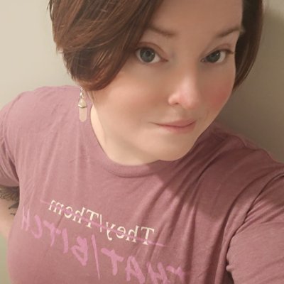 34, She/They, Genderfluid, Bisexual, Polyamorous 🏳️‍🌈
Lover of hockey 🏒, horror🔪, podcasts🎧, & TTRPGs🧙
Lifelong Bookworm 📚🐛