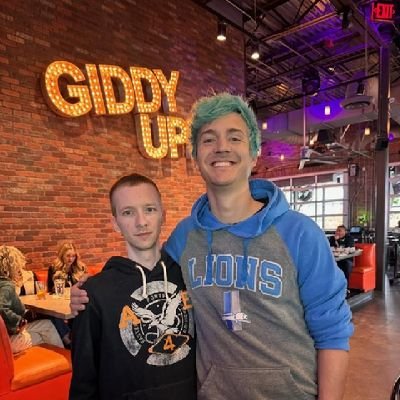 Buffalo sports fan | Chat Moderator and lifetime supporter for @Ninja | Online username everywhere: iTz 26