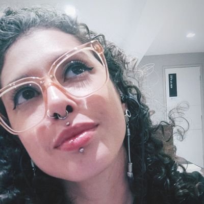 MelQuezado's profile picture. Café, livros, animes, yoga, hq's e games. ❤️ Gateira mãe da Maeve, Vlad,  Misha e Marceline.  Meu querido tweet, hoje eu...

😼 https://t.co/iZmZKW3EAi