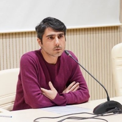 ilbeycnzdemirci's profile picture. "İnsanlar kıyıcıydılar, kitaplara sığındım".