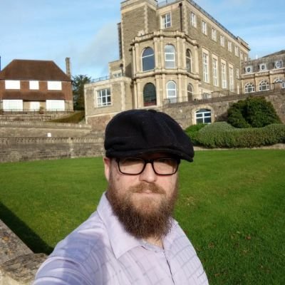 Senior pastor at Cleveleys Community Church
A Gypsy, a husband, a father and most importantly a child of God,
O Del swinsol tu