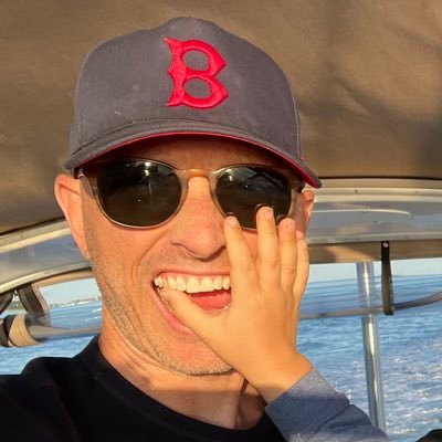lucschuster's profile picture. Proud generalist and ED @bosindicators.