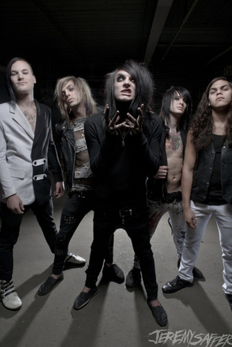 GetScaredStTmUT's profile picture. We are Get Scared's Street Team (Utah) Follow us! We follow back. :) Help us support @Wegetscared @johnnybSCARED @nicholasscared and @Lloydgetscared Thanks!