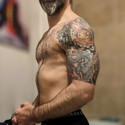 Hung, hairy and uncut guy. 🇬🇧. 🏳️‍🌈 🔞
Vers top.
178cm, 77kg, 8inchs, thick uncut.
Looking to collaborate🎥. DM if interested!