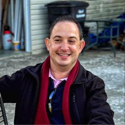 Hard of Hearing | World Traveler | Aviation & Starbucks Lover | Saluki | Degree: Aviation Management (SIUC) | United Airlines | He/Him🏳️🌈|