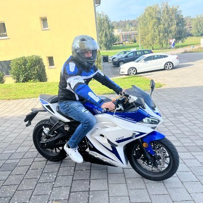 burrniku_ch's profile picture. 