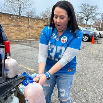 A Yooper who loves to travel the world, baseball, college basketball, Detroit Lions, books, jeeps, and adventure. School librarian. CMU Grad. PFUFA Class of ‘22