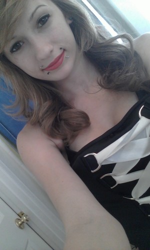 go follow this Twitter @SLIMSeverianaaa . http://t.co/s22nTjBKlz