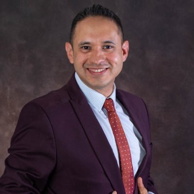 Dentist with specialization in Periodontics and Implantology, Master in Science, Professor at Faculty of Odontology, UNAM. Mexico. International lecturer.