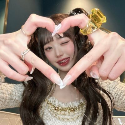 昔のアドレスで認証できなくて4んだ裏本垢@kirakiraa_v ✌︎ メイドちゃんから闇堕ち🛁&🥂前のアカウントで仲良かった方フォロー失礼します