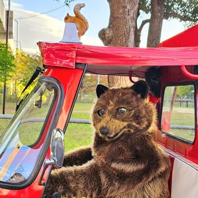 ぼくのなまえはクマの「マーチー」
CITY BEARにあこがれて森からおりてきたよ🌳
街にもすっかりなれて キッチンカー【森のコロコロ】をOPENしたよ✨(※ただ今キッチンカーは夏季休業中で、カフェ営業中.ᐟ.ᐟ✨)