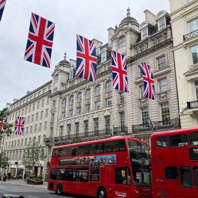 zf_fum's profile picture. おそらくシステムエンジニアという職業。