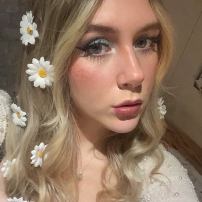 lilychecklin's profile picture. 