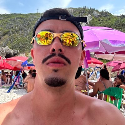 ninguém vai se importar com vc, até você morrer ou ficar rico ....