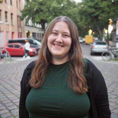 (sie/ihr) Landesvorsitzende der @JusosBerlin mit @karilenke