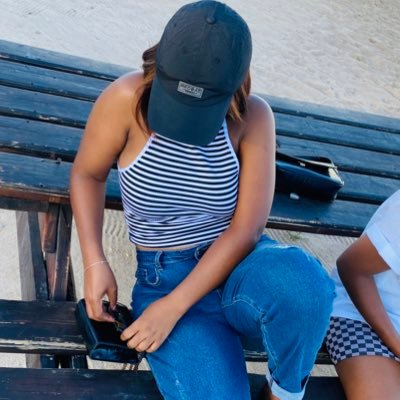 Introvert||Nghelo🥺|| @LFC fan⚽️|| Go getter❤|| Ambitious🖤||Bookworm 😍|| Coffee ☕|| Perfume lover🔥🔥|| NO DM PLEASE🚫⛔ #letthefunbegin#landofthebrave🇳🇦🇳🇦