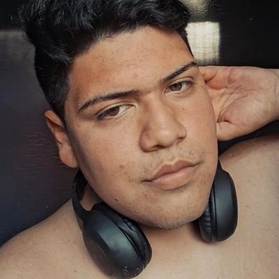 ⚖️|♌|🏳️🌈
um jovem idoso leonino, bolsista, proletário, e acadêmico de direito.