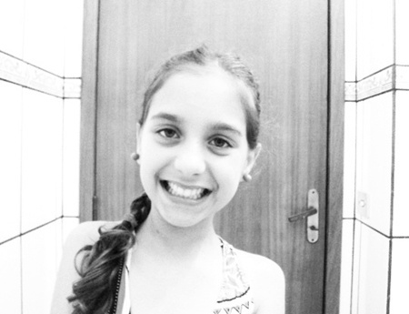 Um all-star ,uma calça jeans e uma simples blusa ;*
