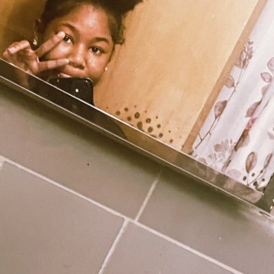 NadiaBa58663361's profile picture. mwah 😘