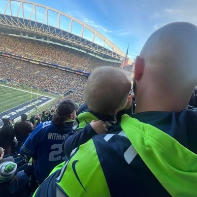 90's Kid. Northerner. Proud Father and Husband. Football (both styles). 🇸🇱 #wafc #Seahawks 🏈