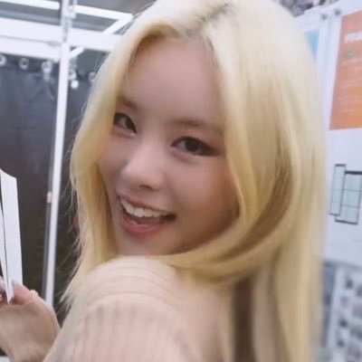 fairywhee_'s profile picture. i'll draw me on paper with nothing on it