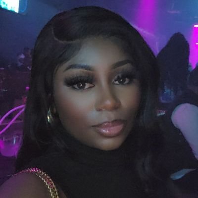 ___resa's profile picture. 🇮🇹🇳🇬🇺🇸                                                               
Italian-born Nigerian with an American dream
  Likes = want to watch/read later