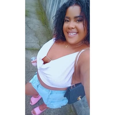 Mesmo que eu ande no vale das sombras, deito o inimigo na bala ou no murro.|
Pisciana ♓ ❤️🖤
🌑🌒🌓🌔🌕🌖🌗🌘