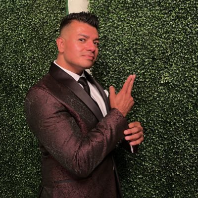 Sales pro | Entrepreneur | Headhunter | Host of Manny’s Sales Soirée | Helping businesses find top talent & sell their story