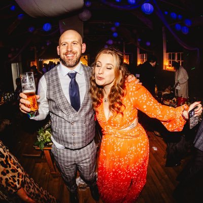 41-year-old bricklayer building dreams by day, rocking out to Luke Combs and Guns N' Roses by night. Hull City fan, dad of two, married, crazy cockapoo wrangler