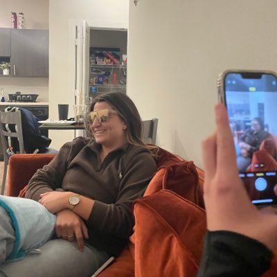 IzzyTirloni's profile picture. yapper at heart.