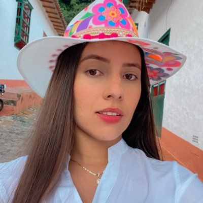 alejapaezp's profile picture. Foreign languages🗼🗽
English teacher 👩🏻‍🏫