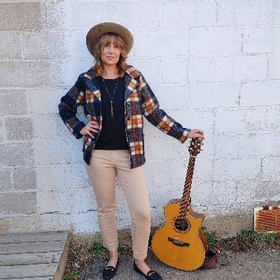 Simple songwriting on the Canadian prairies. ISSA winner, Josie nominee. 4 babies, hubs+countless cattle! https://t.co/4fBW2y2ZP7