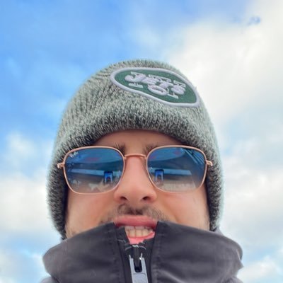 azi_1011's profile picture. 