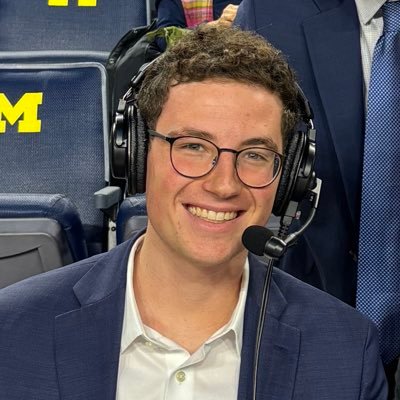 UMich '25, Play-By-Play Broadcaster for @wcbnsports and @BigTenPlus, Pickup basketball fanatic.