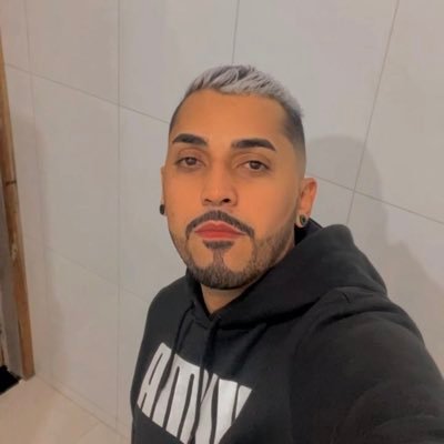 - “ Mesmo quando eu andar por um vale de trevas e morte, não temerei perigo algum, pois tu estás comigo “ .! ❤️💍