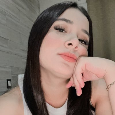 Flor que renaces dentro de mi, floreces y nunca marchitas 🦋