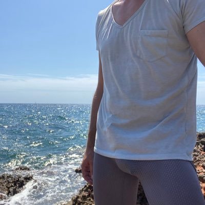 46 married bi guy looking for some women, men, couples or she@ale to have some fun. #exhibitionist #nudebeach #pa #piercing #thongbulge #outdoor #fkk #bisexual