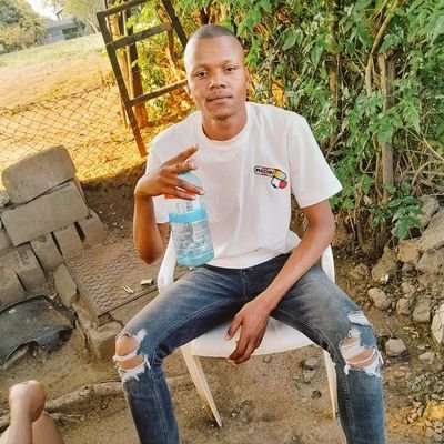 VincentMphele's profile picture. IG:@DaDDy.Vin05
°alive 
°blessed 
°grateful
To be old & wise, u must first hve to be young nd stupid
👌