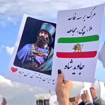 تپانچه همهچیز را فیصله میدهد، تپانچه تنها راهِ گریز است.
