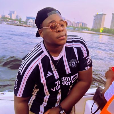 Christian, Lawyer, #ElluP, @manutd 🔰🔴, #UFC, {LLb || LLM || BL} 💼 : davidayoodugbesan@gmail.com || 👻: rozayski || IG: @esqrozay25 ||