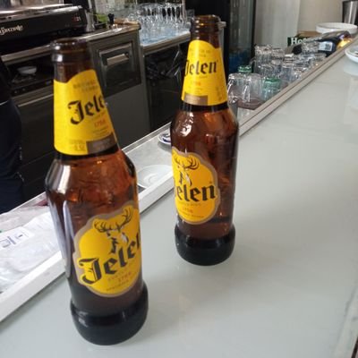 la post-avant-garde cassera les prix mais jamais l'ambiance. bière tiède et autonomie. lalalarmor sul cielo sempre più blu.