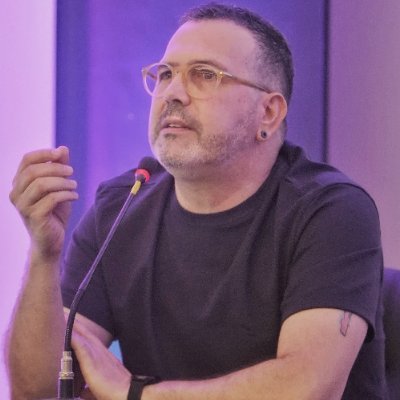 Apaixonado pelo pampa, gatos, Uruguai, HQ, Sci-fi, software livre e política. Formado em marketing com pós em marketing político.