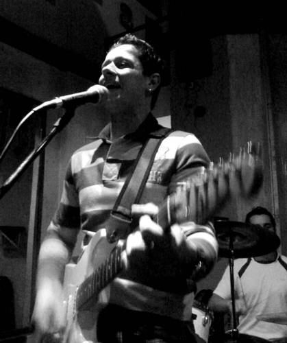 Musico,guitarrista ,compositor e cantor .
Quero mostrar o melhor sempre .
Eu acredito na musica brasileira .