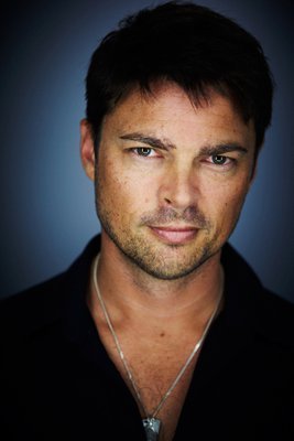 RED_Will_Cooper's profile picture. William Cooper. The killer company man.

(NOT KARL URBAN, I DO NOT OWN OR CLAIM ANY RIGHTS OF RED or WILLIAM COOPER)