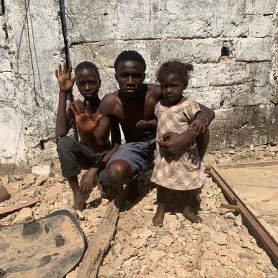 I'm looking for help all around the world 🌍, I'm a little orphan with my little siblings, we lost our parents, please 🙏 we need help, we hardly get food every