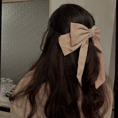 roshamiri97's profile picture. 