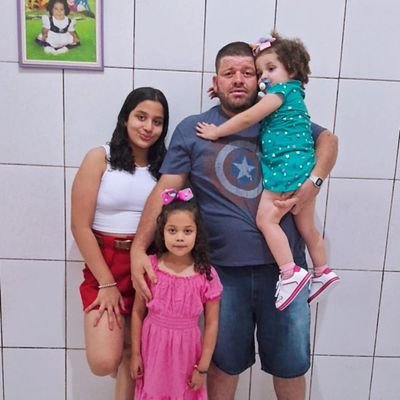 📖 Cristão 
👫Pai de três meninas 
🇧🇷 patriota